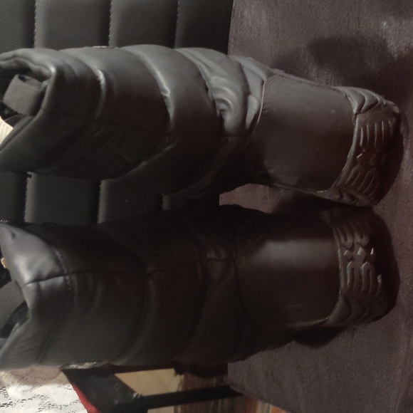 Boots - Picture 4 of 4